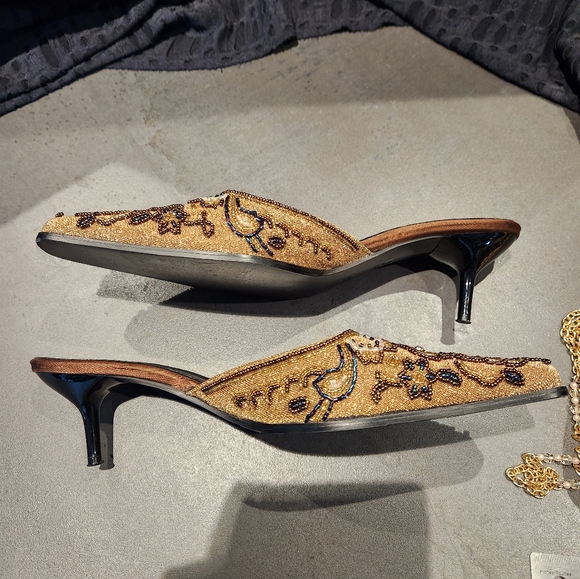 Beaded dressy mules and matching clutch. Designer - Jeanne Lottie, size 39. - Picture 3 of 14